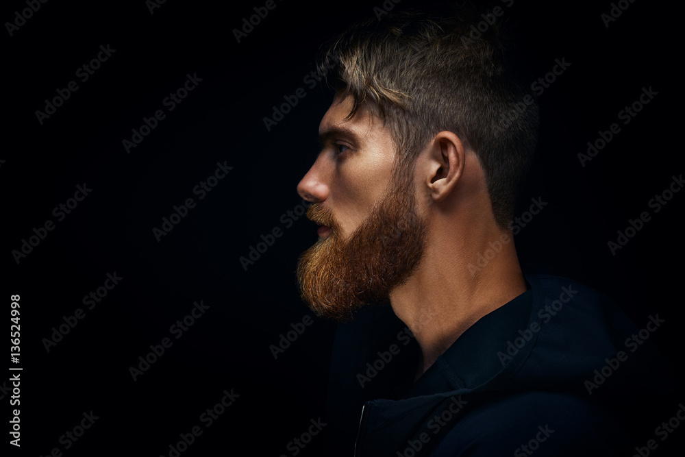 1000_F_136524998_7vQiyVIOgJW3NdHOazLgHS8l2YN1VrpS
